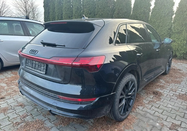 Audi e-tron cena 121500 przebieg: 21200, rok produkcji 2022 z Nakło nad Notecią małe 67